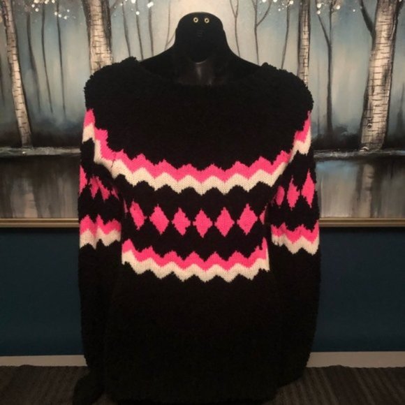 Arizona Black,Pink & White Chevron Soft Fuzzy Sweater Size small - Picture 5 of 9